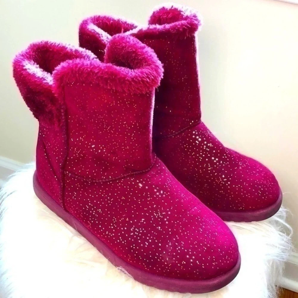 ROEBUCK & CO | Women’s Maroon Ankle Height Boots + Gold Sparkle, Size 5.